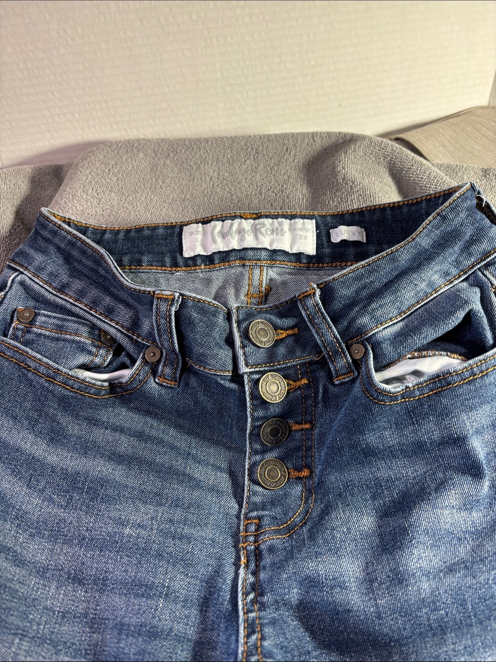 Indigo Rein size 0 Jeans Curvy Fit 23”x25”- Blue Distressed
